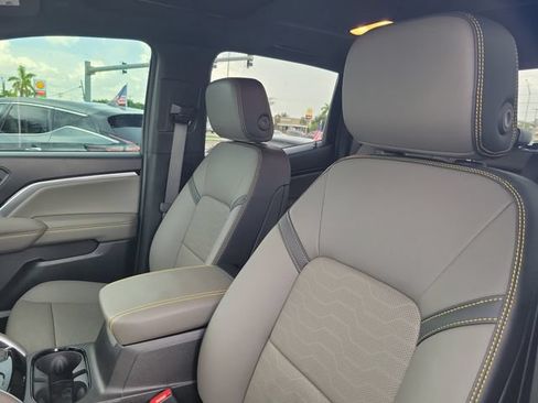 Used 2025 Chevrolet Colorado ZR2 w/ Technology Package AWD/4WD image 15