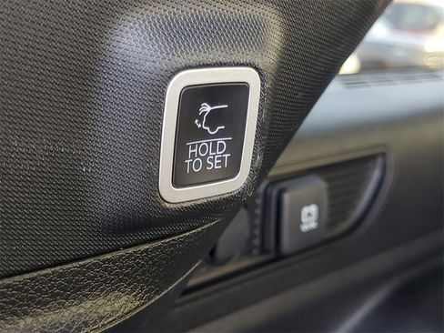 Used 2024 Jeep Grand Cherokee Altitude image 8