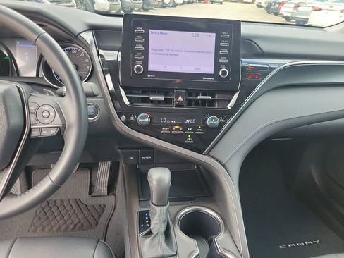 Used 2024 Toyota Camry SE w/ Convenience Package image 18