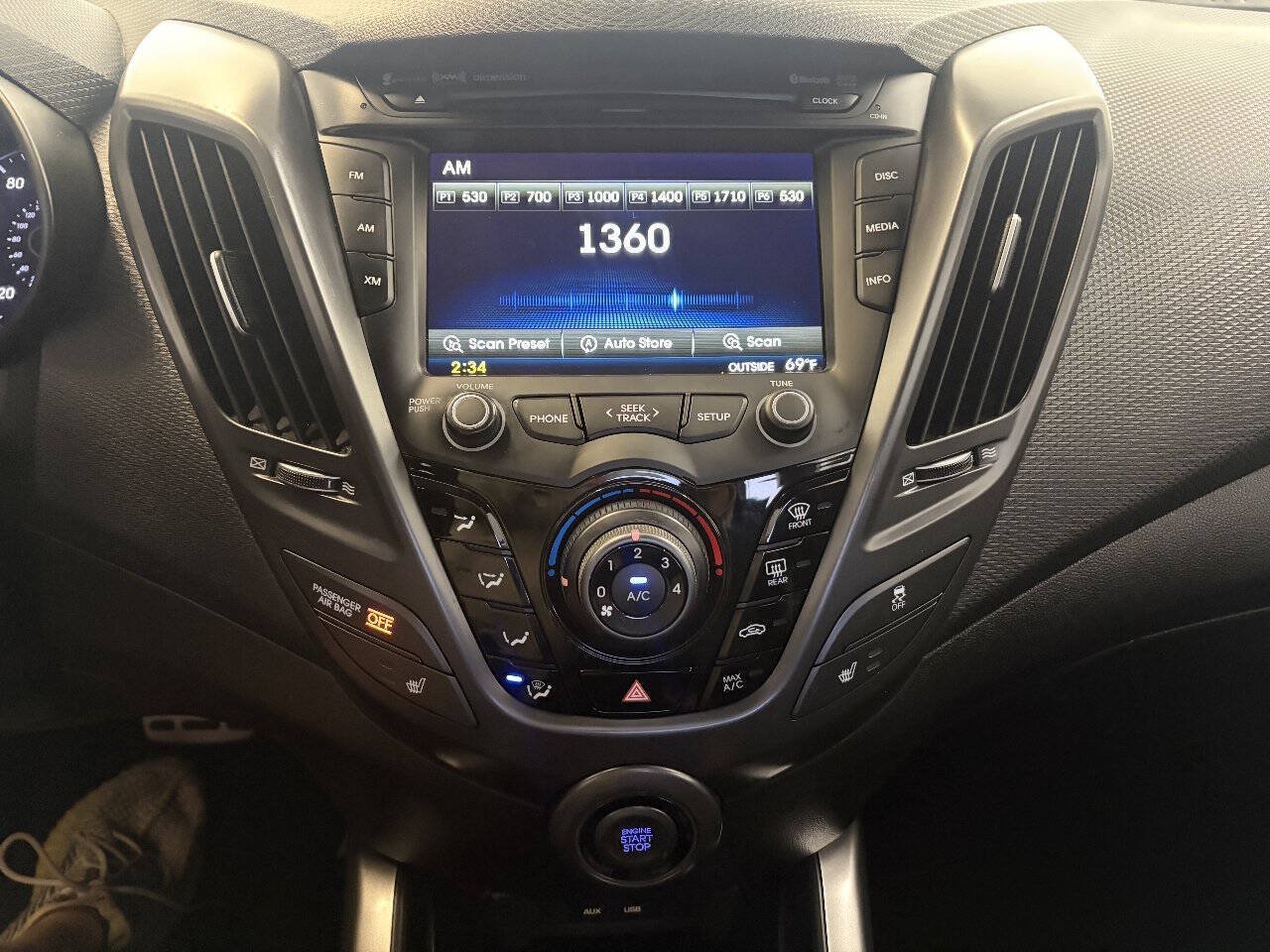 Used 2016 Hyundai Veloster Turbo FWD image 14