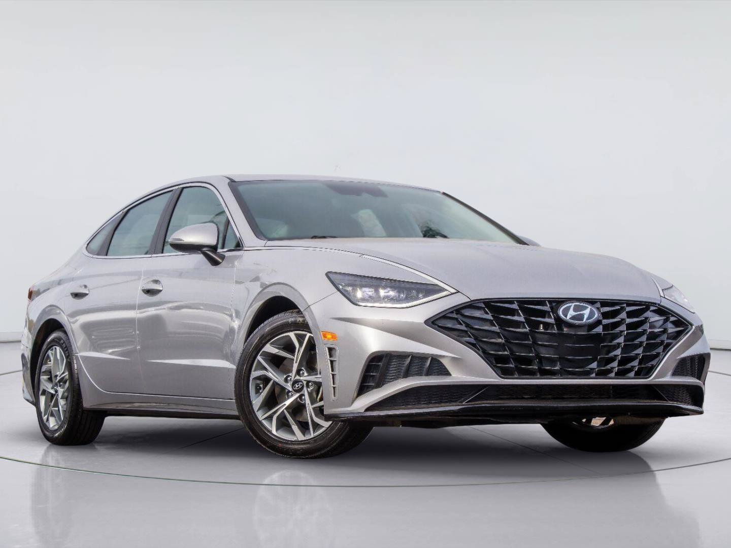 Used 2023 Hyundai Sonata SEL FWD image 2