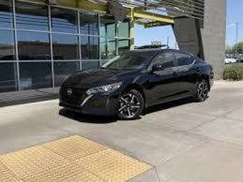 Used 2025 Nissan Sentra SR FWD image 1