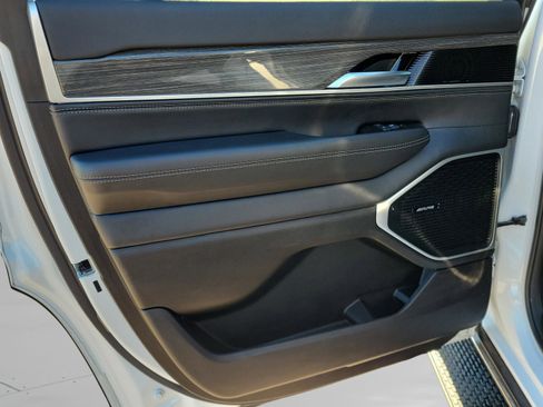 Used 2022 Jeep Wagoneer Series II image 32