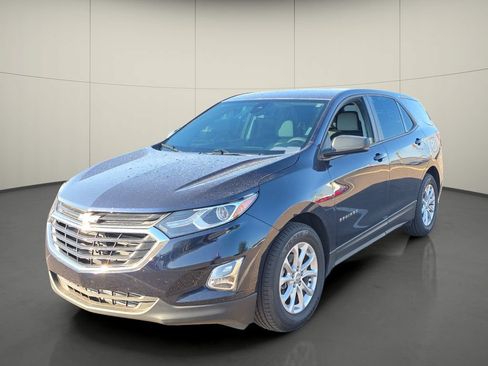 Used 2020 Chevrolet Equinox LS w/ LS Convenience Package FWD image 4