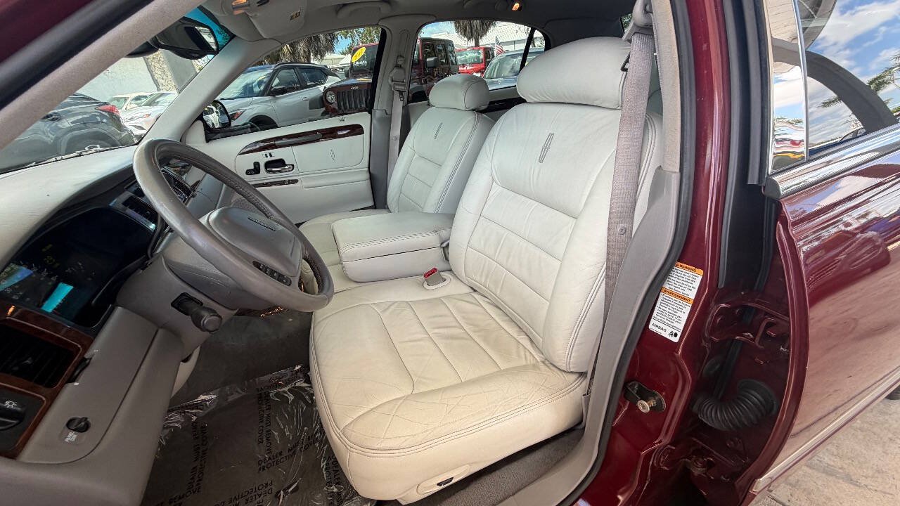 Used 1999 Lincoln Town Car Signature RWD image 10