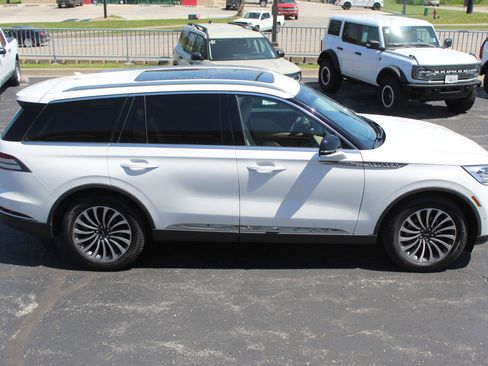 Used 2023 Lincoln Aviator Reserve w/ Equipment Group 201A AWD/4WD image 8
