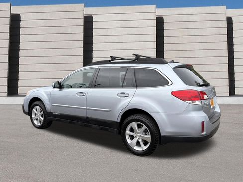 Used 2013 Subaru Outback 2.5i Limited w/ Moonroof Pkg AWD/4WD image 3