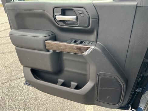 Used 2022 GMC Sierra 1500 SLE image 17