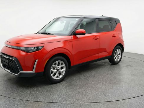 Used 2025 Kia Soul LX w/ LX Technology Package image 3