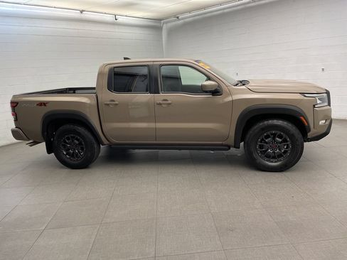 Used 2022 Nissan Frontier PRO-4X w/ Pro-4X Premium Package AWD/4WD image 3