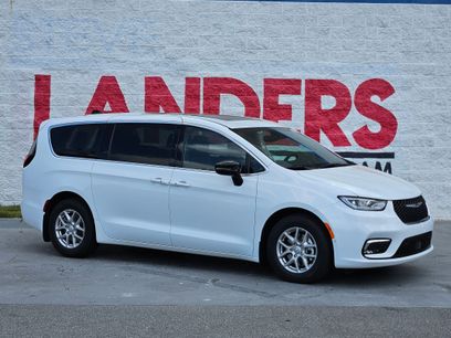 New 2026 Chrysler Pacifica Select