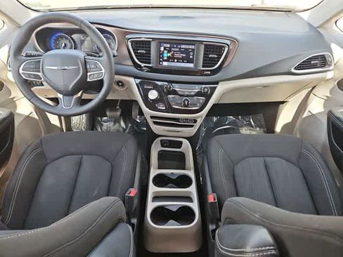Used 2023 Chrysler Voyager LX image 15