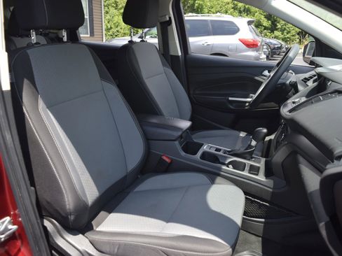 Used 2017 Ford Escape SE w/ Equipment Group 201A FWD image 10