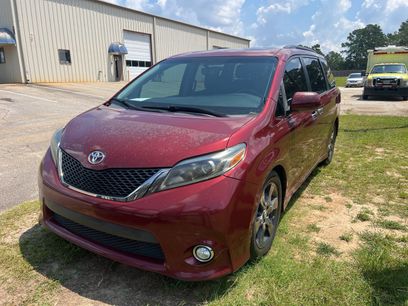 Used 2016 Toyota Sienna SE