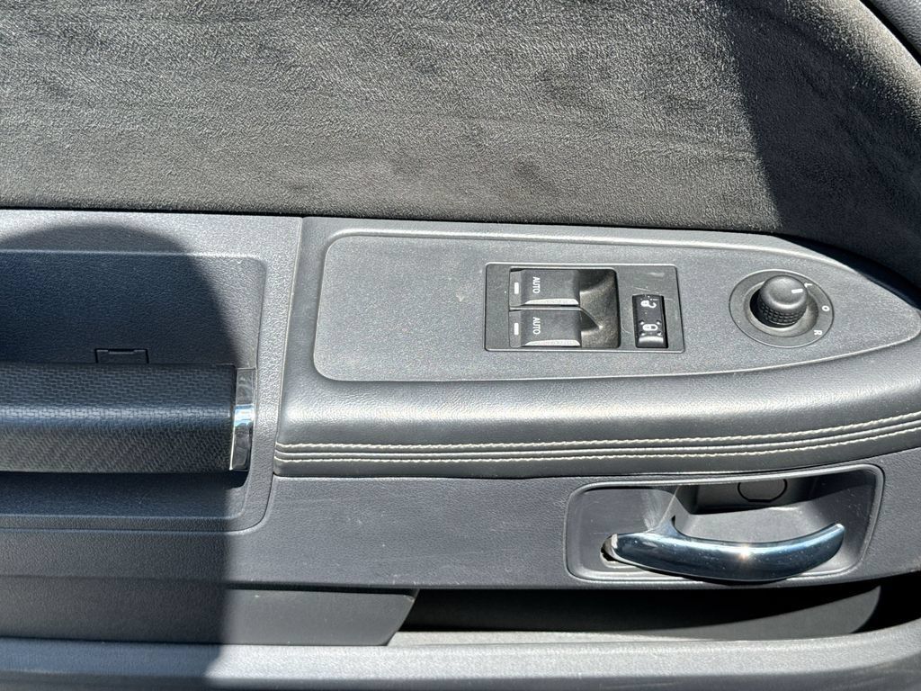 Used 2010 Dodge Challenger SRT8 RWD image 15