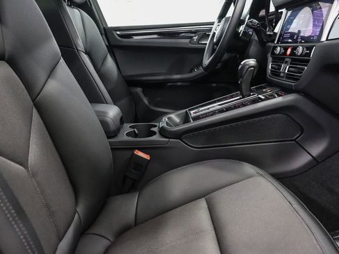Used 2024 Porsche Macan AWD/4WD image 17