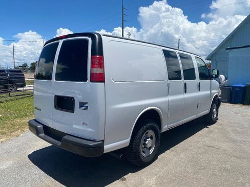 Used 2017 Chevrolet Express 2500 RWD image 7