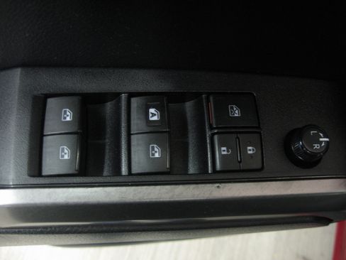 Used 2020 Toyota Tacoma SR5 image 12