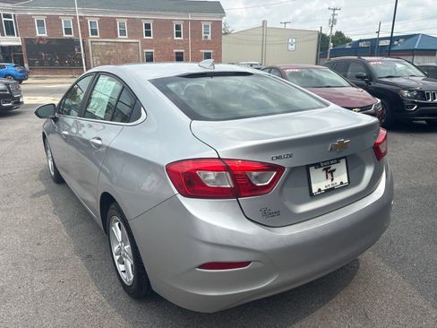 Used 2016 Chevrolet Cruze LT w/ Convenience Package FWD image 3