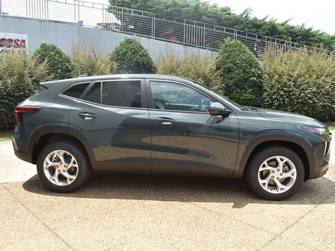 New 2026 Chevrolet Trax LS w/ LS Convenience Package FWD image 11