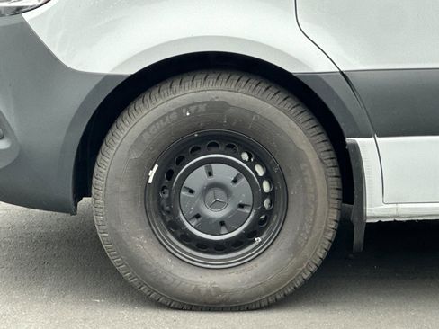 New 2024 Mercedes-Benz eSprinter 170 Cargo image 25