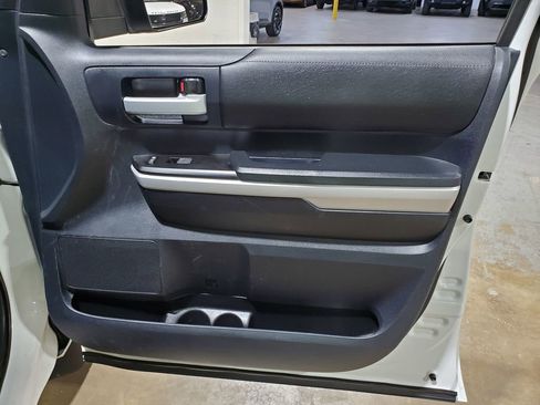 Used 2018 Toyota Tundra SR5 RWD image 16