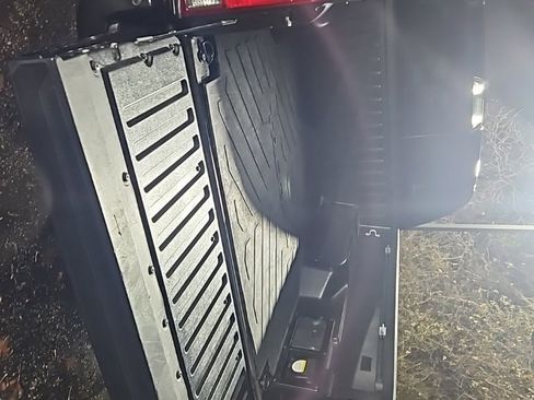 Used 2017 Toyota Tacoma TRD Sport image 4