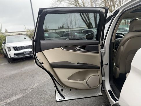 Used 2018 Lincoln MKX Reserve w/ Driver Assistance Package image 19