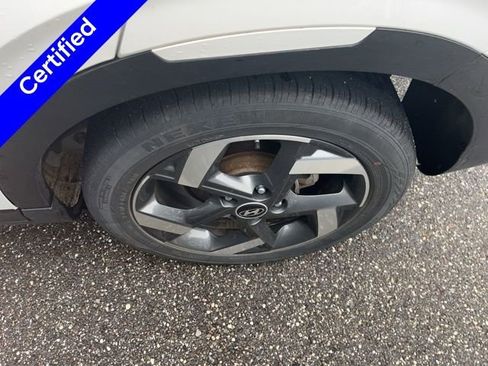Used 2023 Hyundai Venue Limited FWD image 7