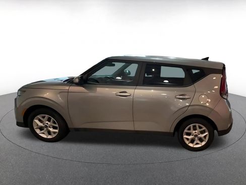Used 2025 Kia Soul LX w/ LX Technology Package FWD image 7