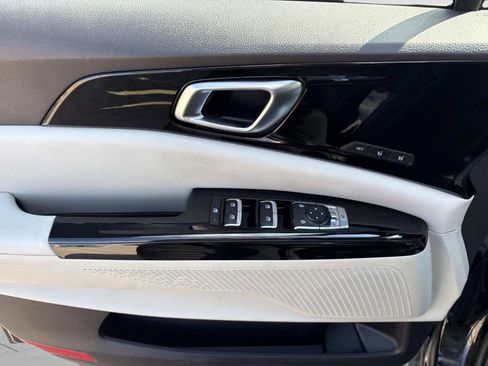 Used 2022 Kia Carnival SX image 22