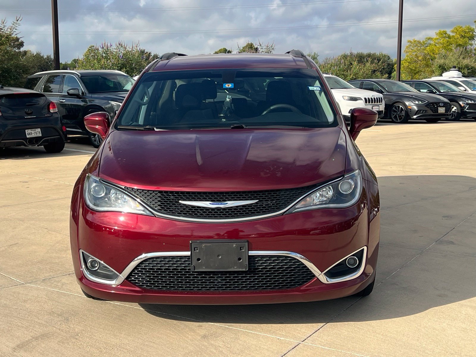 Used 2018 Chrysler Pacifica Touring Plus w/ Tire & Wheel Group FWD image 2