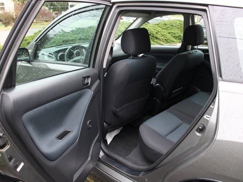 Used 2006 Toyota Matrix XR image 14