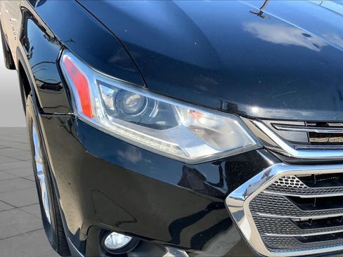 Used 2021 Chevrolet Traverse LT FWD image 26