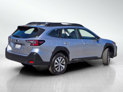 Used 2025 Subaru Outback AWD/4WD image 4