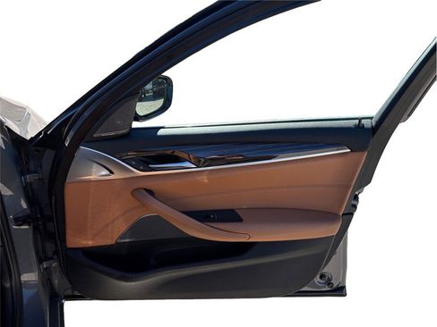 Used 2021 BMW 530i xDrive w/ Premium Package image 47