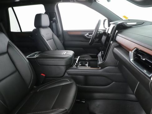 Used 2025 GMC Yukon Denali image 36