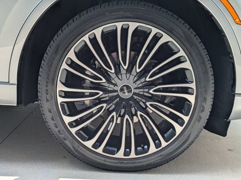Certified 2024 Lincoln Aviator Black Label w/ Dynamic Handling Package AWD/4WD image 12