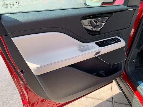 New 2026 Lincoln Aviator AWD w/ Jet Appearance Package image 27