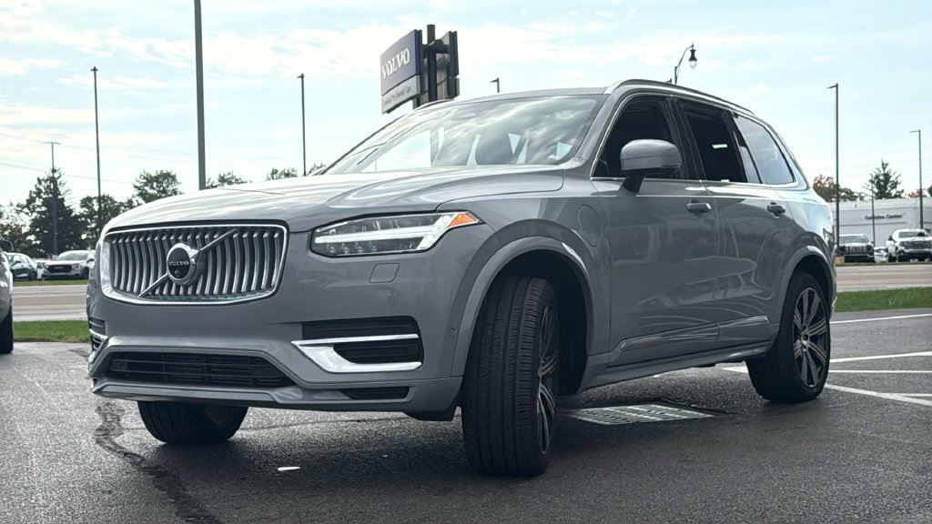 Certified 2025 Volvo XC90 T8 Plus AWD/4WD image 6