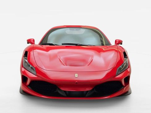 Used 2022 Ferrari F8 Tributo RWD image 2