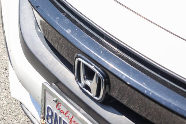 Used 2019 Honda Civic Touring image 4