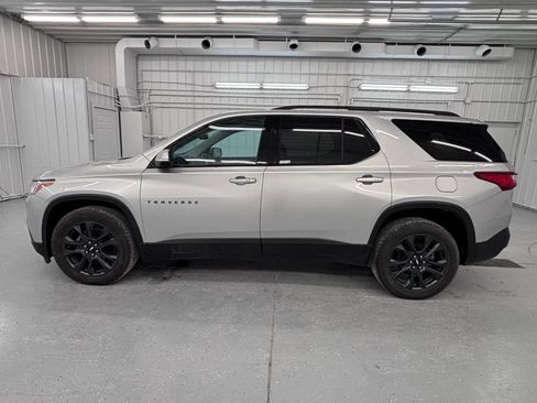 Used 2021 Chevrolet Traverse RS FWD image 2