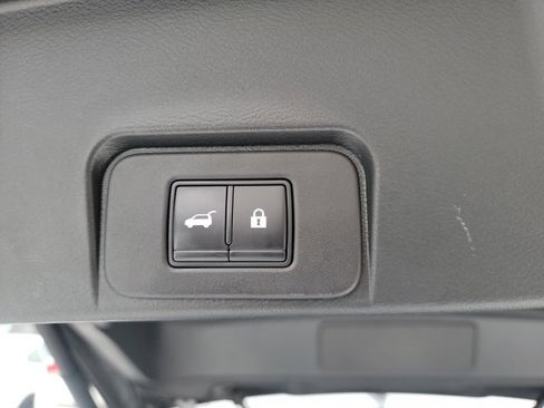 Used 2021 Nissan Rogue SL w/ Premium Package image 12