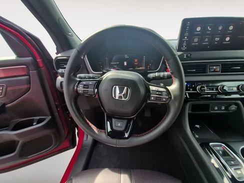 Used 2026 Honda Pilot Black Edition image 12
