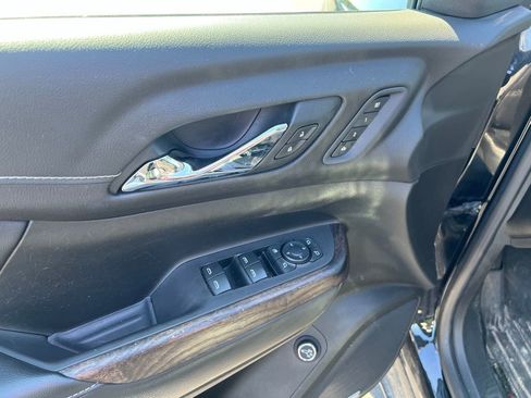 Used 2021 GMC Acadia Denali w/ Denali Ultimate Package image 12