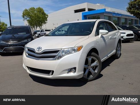 Used 2014 Toyota Venza LE w/ LE Convenience Package image 1