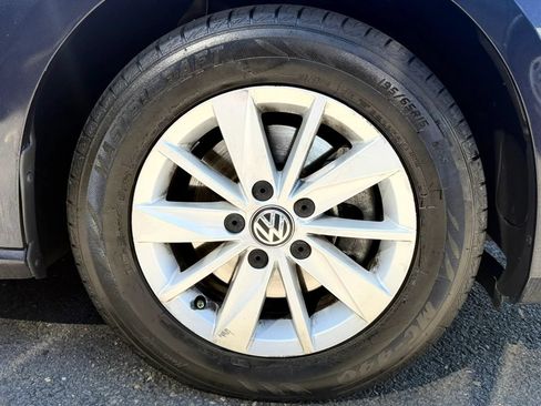 Used 2015 Volkswagen Golf S FWD image 38