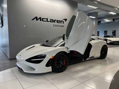 Used 2024 McLaren 750S Spider image 25