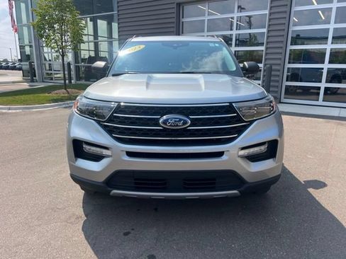 Used 2023 Ford Explorer XLT w/ Equipment Group 202A AWD/4WD image 2